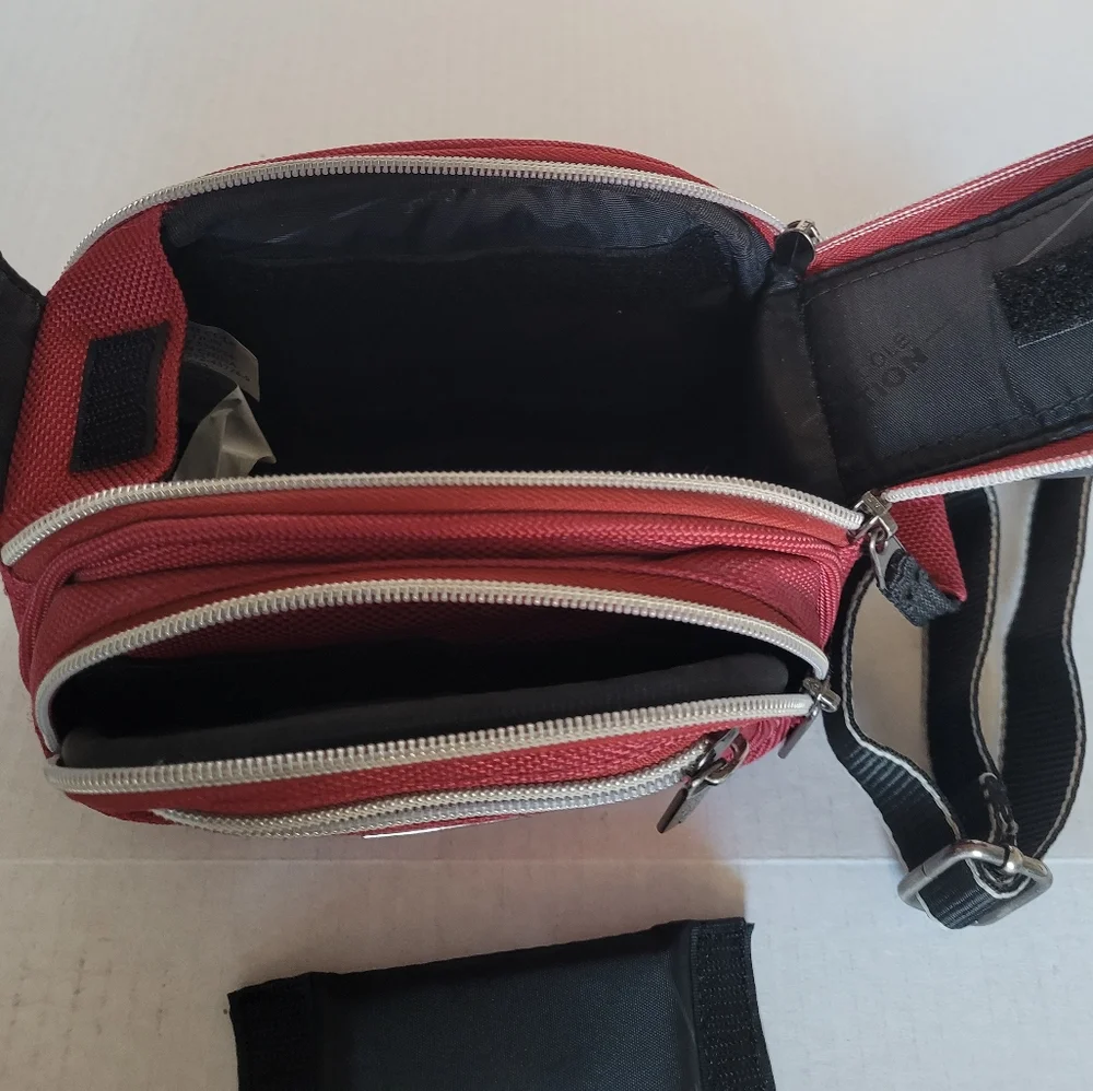 KENNETH COLE REACTION VTG Cross body Camera Case Bag Red Y2k